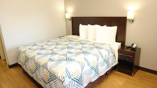 1 King Bed | Mobility Acc Tub Smk Micfridge