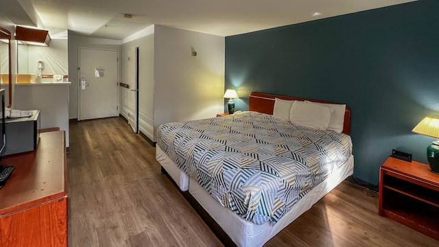 1 King Bed | Non-Smoking, Micfridge