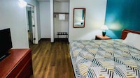 Studio 6 Suites Portland OR- I-5/OHSU