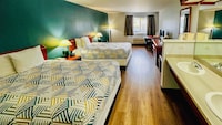 Studio 6 Suites Portland OR- I-5/OHSU