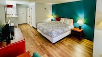 Studio 6 Suites Portland OR- I-5/OHSU