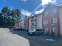 Studio 6 Suites Portland OR- I-5/OHSU