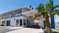 Motel 6 Barstow, CA - Route 66