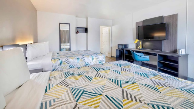 2 Full Beds | Micfridge