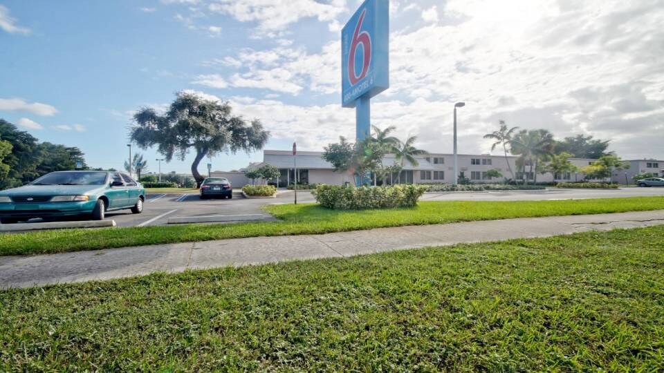 Motel 6 Miami, FL – Miami International Airport, C33122, Miami