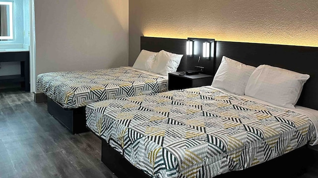 2 Queen Beds | Mobil Access Tub Nsmk Micfridg