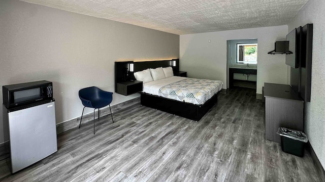 1 King Bed | Non-Smoking, Micfridge