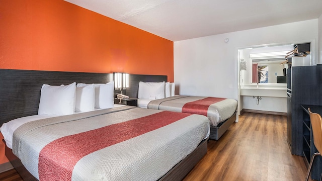 2 Queen Beds | Mobil Access Tub Smk Micfridg