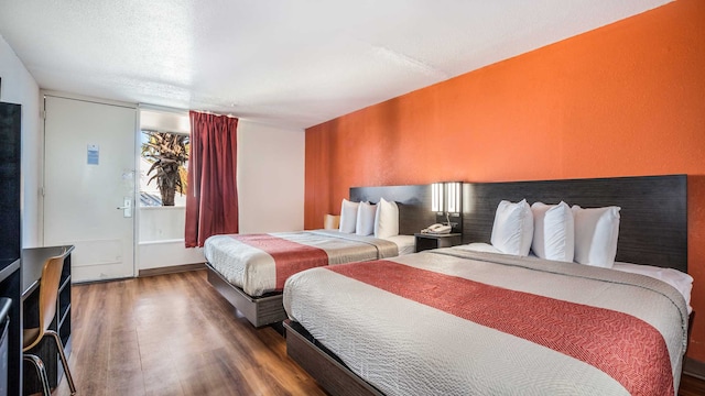 2 Queen Beds | Smoking, Micfridge