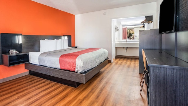 1 King Bed | Non-Smoking, Micfridge