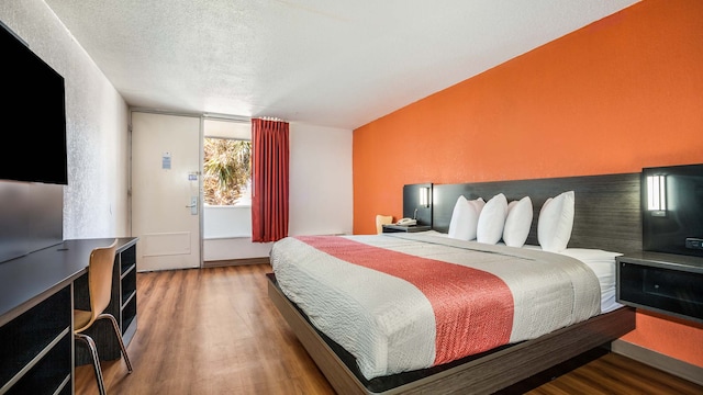 1 King Bed | Smoking, Micfridge