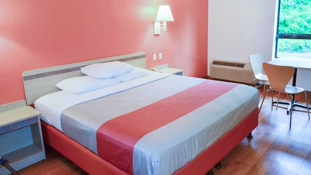 1 King Bed | Micfridge