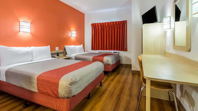 2 Full Beds | Smoking