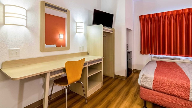 1 Full Bed | Micfridge, Smoking