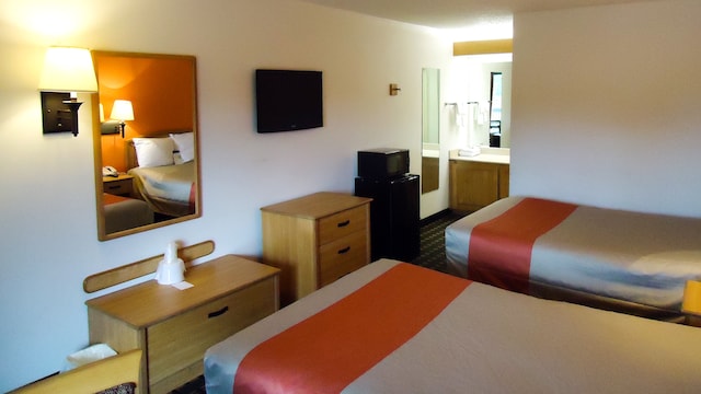 2 Full Beds | Smoking