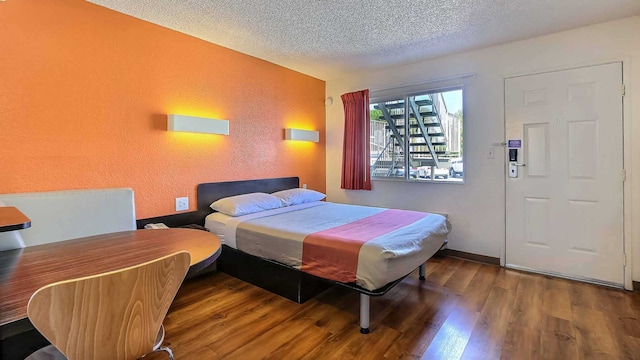 1 Queen Bed | Mini Fridge