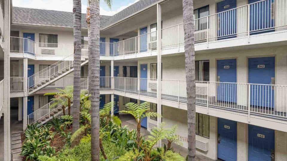 Motel 6 Buena Park, CA - Knotts Berry Farm - Disneyland, Buena Park, Buena Park