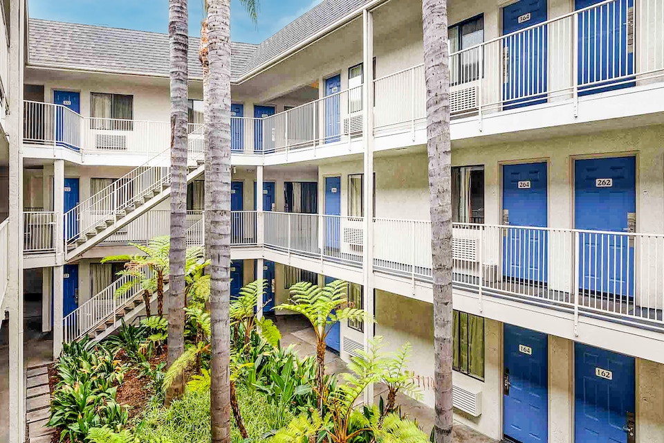 Motel 6 Buena Park, CA - Knotts Berry Farm - Disneyland, Buena Park, Buena Park