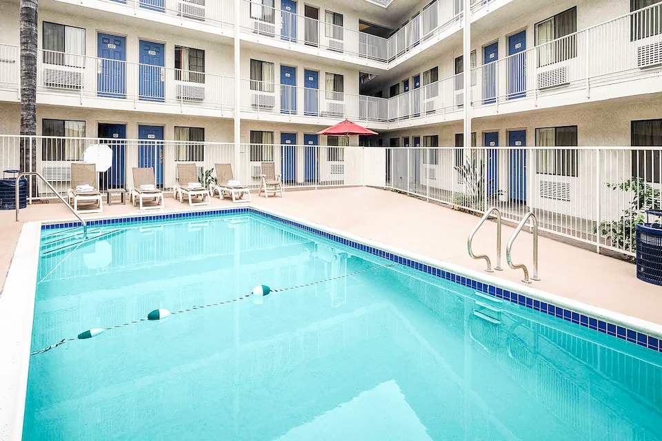 Motel 6 Buena Park, CA - Knotts Berry Farm - Disneyland, Buena Park, Buena Park