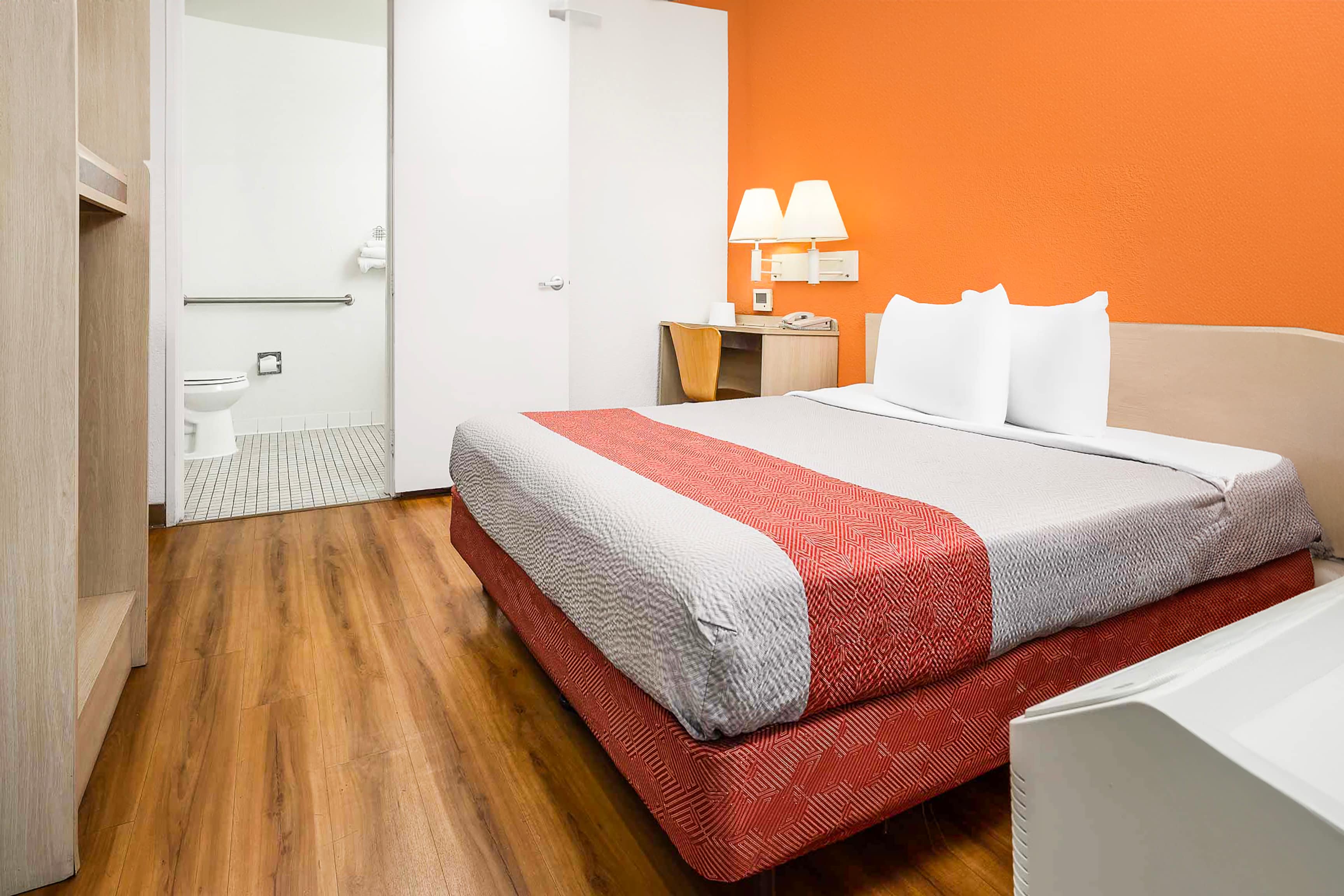 Motel 6 Buena Park, CA - Knotts Berry Budget