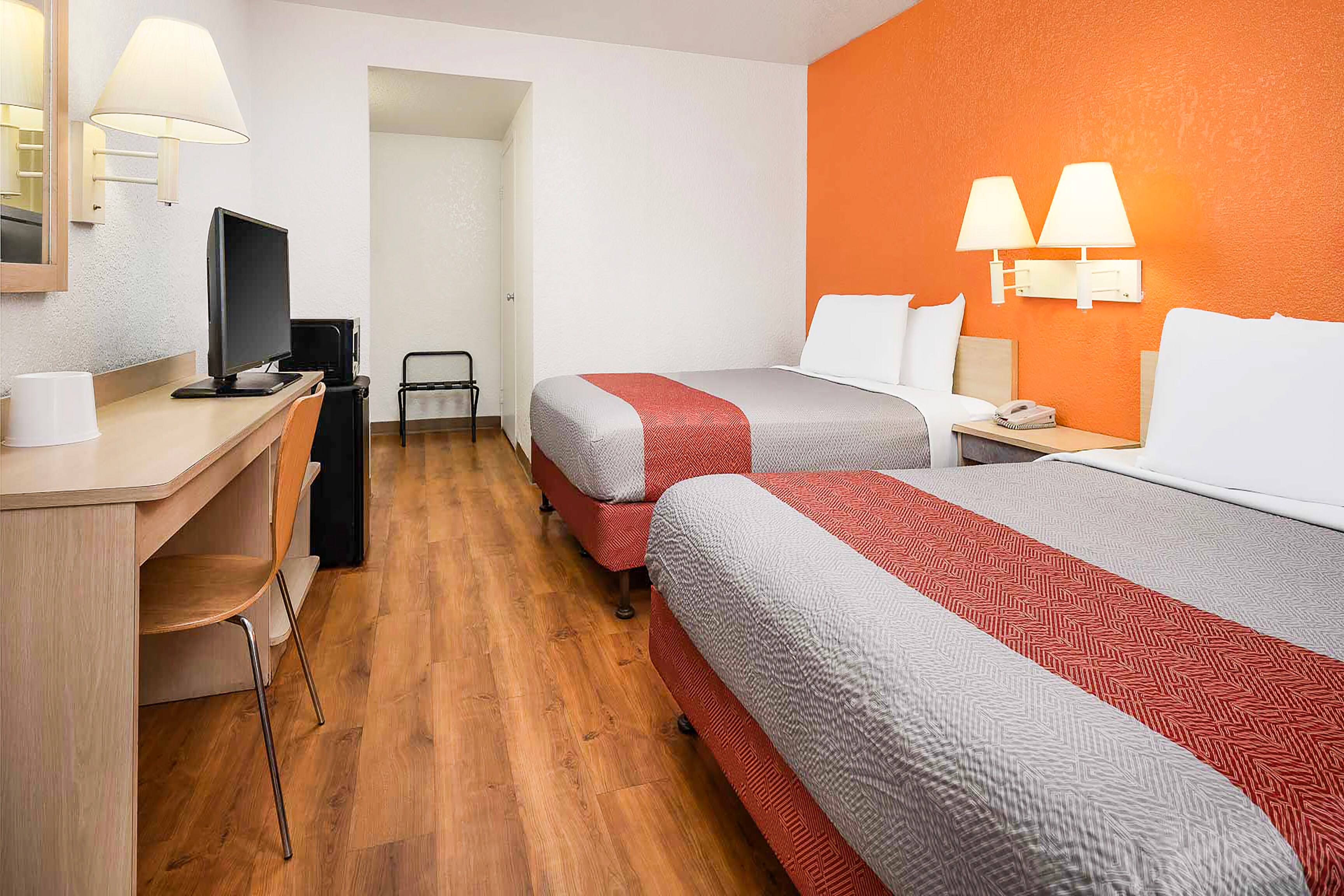 Motel 6 Buena Park, CA - Knotts Berry Farm - Disneyland, Motel 6