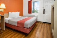 Motel 6 Buena Park, CA - Knotts Berry Farm - Disneyland