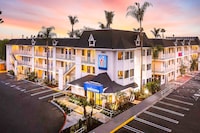 Motel 6 Buena Park, CA - Knotts Berry Farm - Disneyland