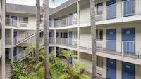 Motel 6 Buena Park, CA - Knotts Berry Farm - Disneyland