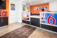 Motel 6 Buena Park, CA - Knotts Berry Farm - Disneyland