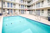 Motel 6 Buena Park, CA - Knotts Berry Farm - Disneyland