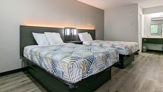 2 Queen Beds | Mobil Access Tub Nsmk Micfridg