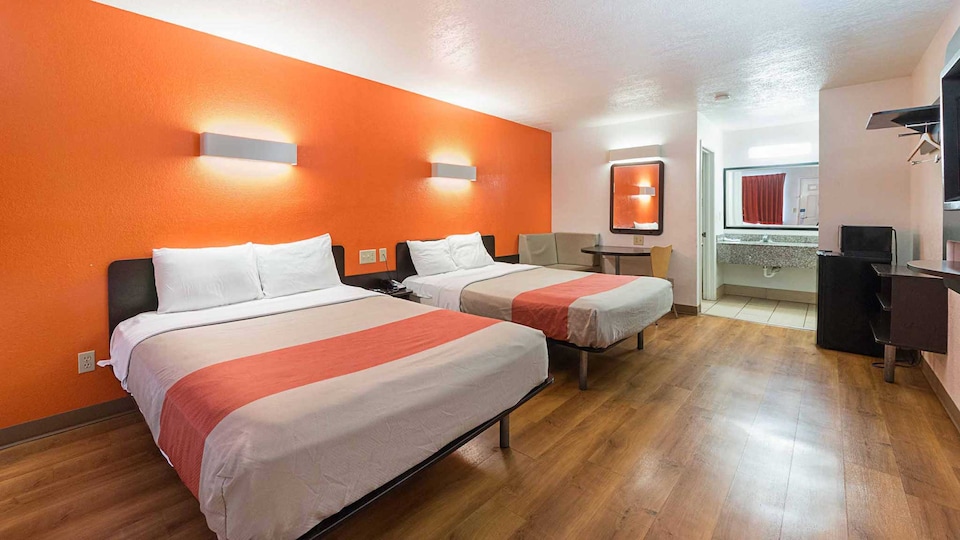 Motel 6 San Antonio, TX - Fiesta Trails, C78230, San-Antonio