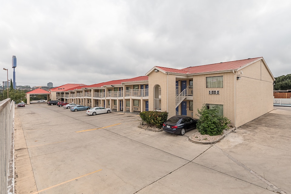 Motel 6 San Antonio, TX - Fiesta Trails, C78230, San-Antonio