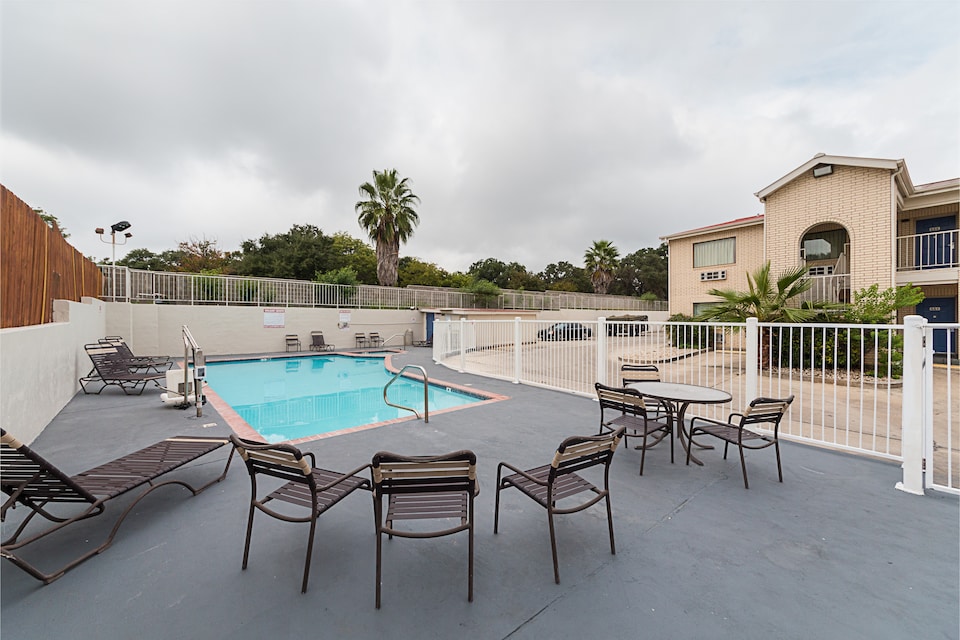 Motel 6 San Antonio, TX - Fiesta Trails, C78230, San-Antonio