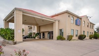 Motel 6 San Antonio, TX - Fiesta Trails