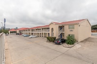Motel 6 San Antonio, TX - Fiesta Trails