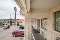 Motel 6 San Antonio, TX - Fiesta Trails