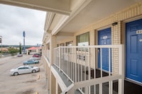 Motel 6 San Antonio, TX - Fiesta Trails
