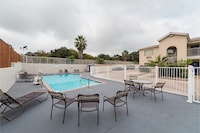 Motel 6 San Antonio, TX - Fiesta Trails
