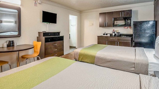 2 Full Beds | Non-Smoking, Kitchen