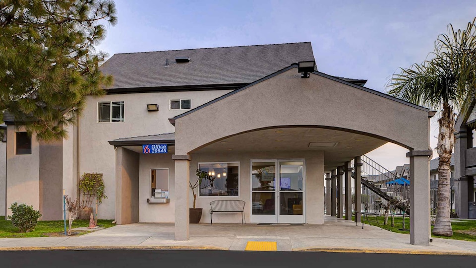 Motel 6 Buttonwillow, CA - Central, BUTTONWILLOW, BUTTONWILLOW