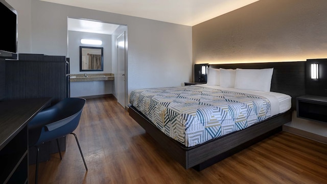 1 King Bed | Mobil Access Tub Nsmk Micfridg