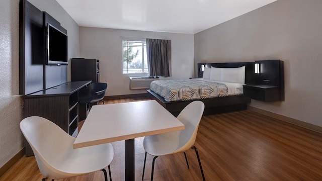 1 King Bed | Suite, Non-Smoking, Micfridge