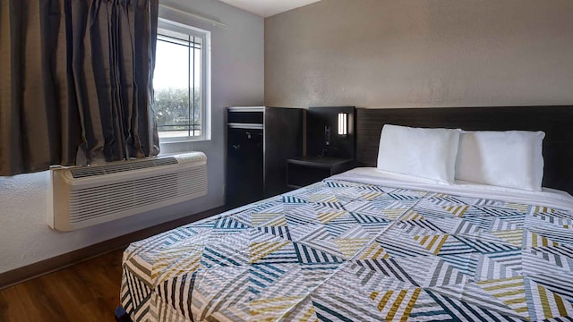 1 Queen Bed | Smoking