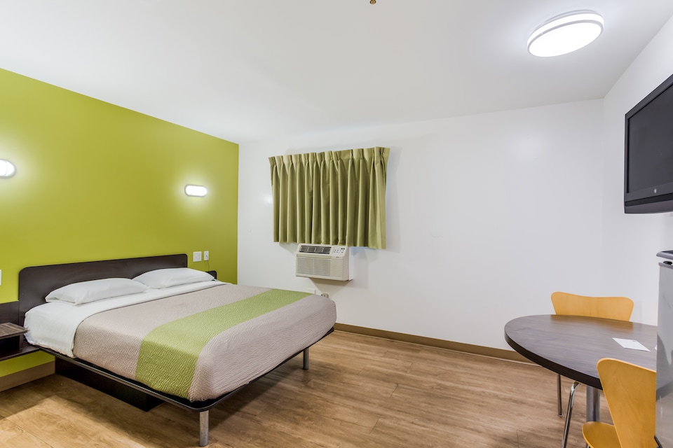 Studio 6 Extended Stay - Jacksonville, FL - South, C32234, Jacksonville