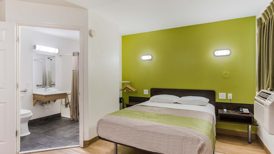 Studio 6 Extended Stay - Jacksonville, FL - South, C32234, Jacksonville