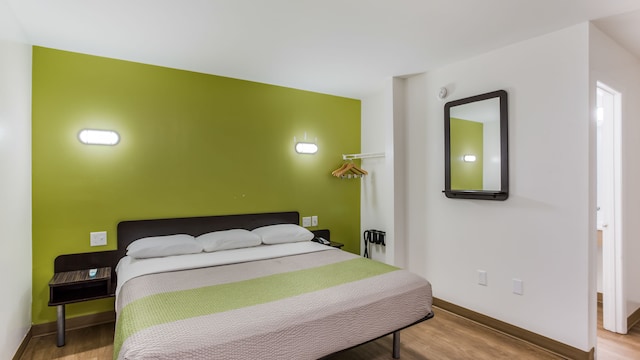 1 King Bed | Smoking, Kitchen