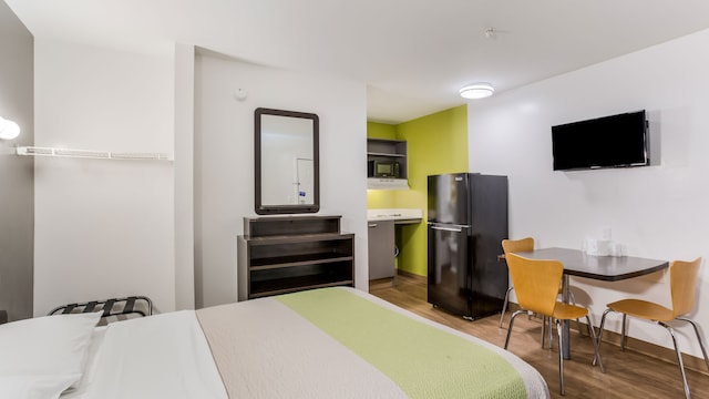 2 Full Beds | Non-Smoking, Kitchen