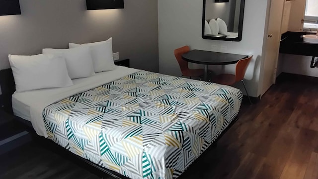 1 Queen Bed | ADA/RI Shower