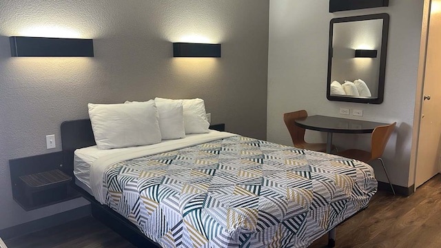 1 Queen Bed | ADA/Tub